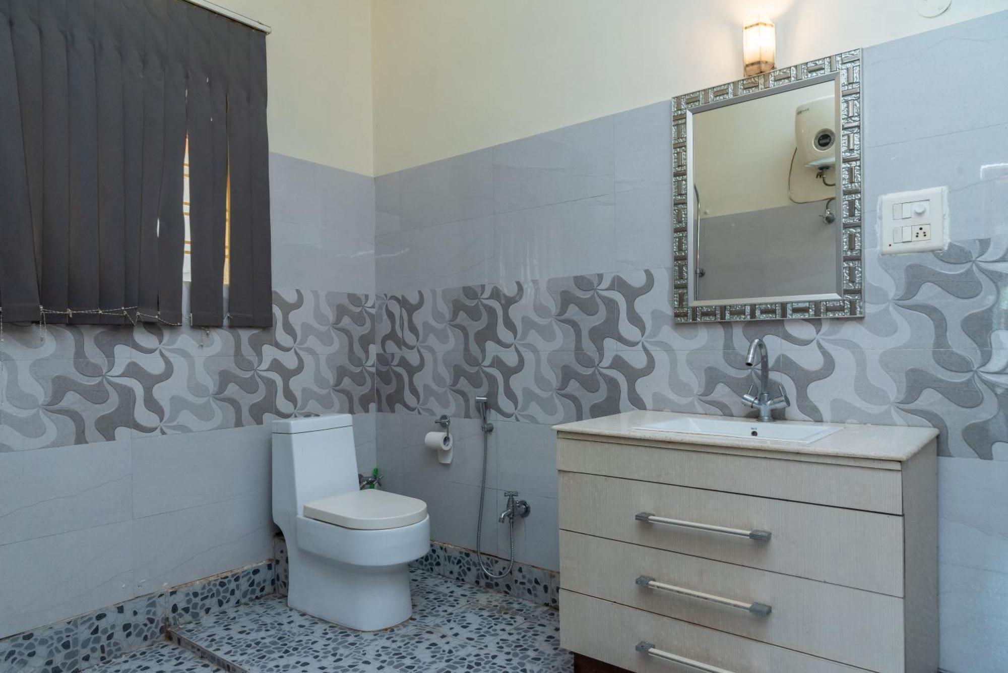 The Urban Grandeur 1 Bed and Breakfast Guwahati Exteriör bild