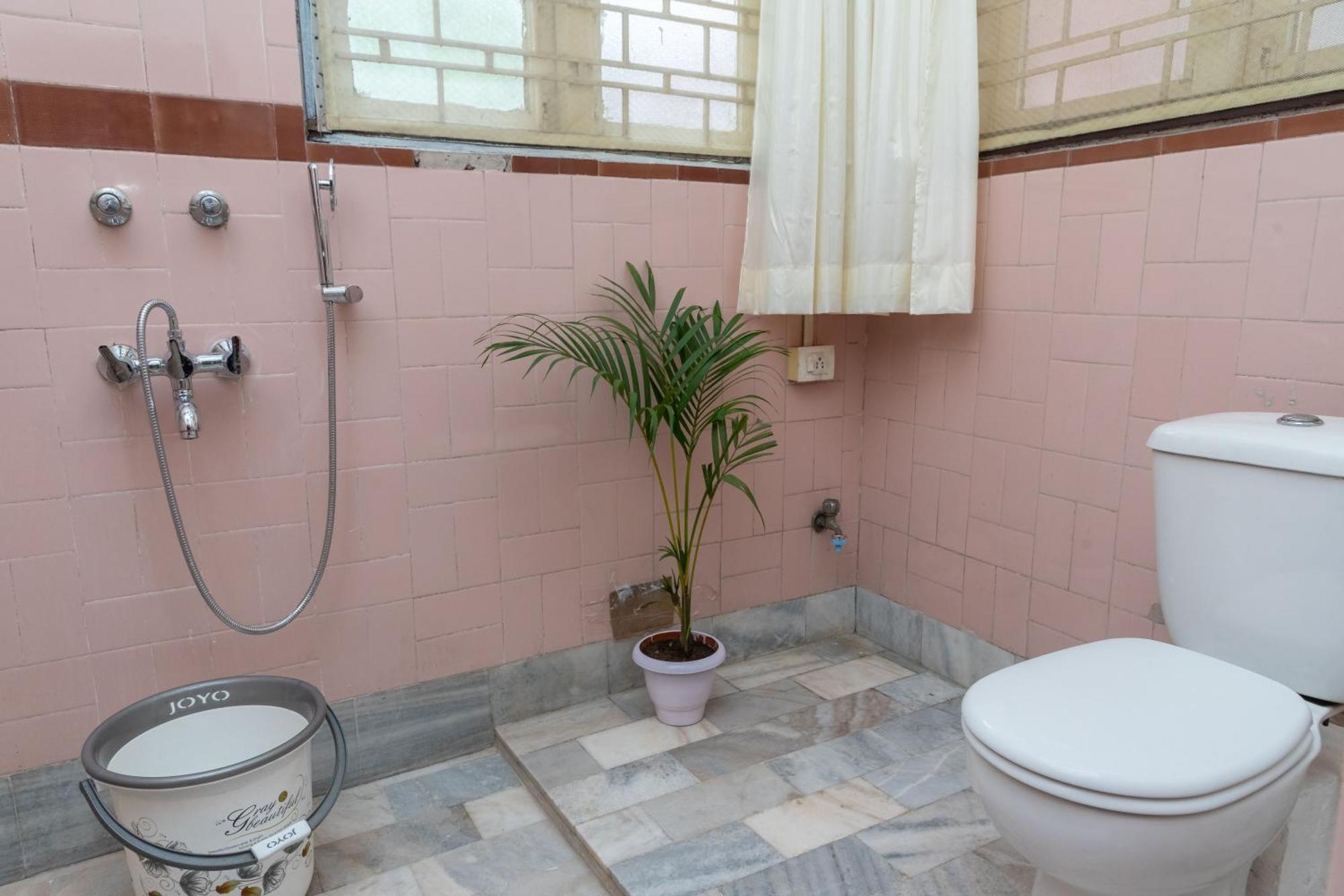 The Urban Grandeur 1 Bed and Breakfast Guwahati Exteriör bild
