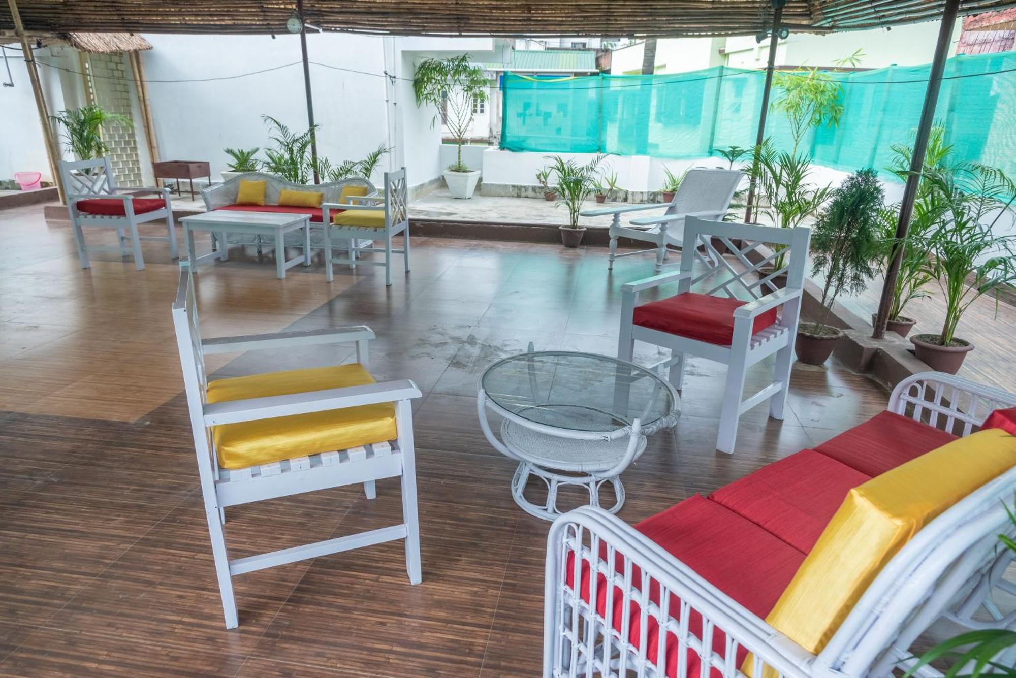 The Urban Grandeur 1 Bed and Breakfast Guwahati Exteriör bild