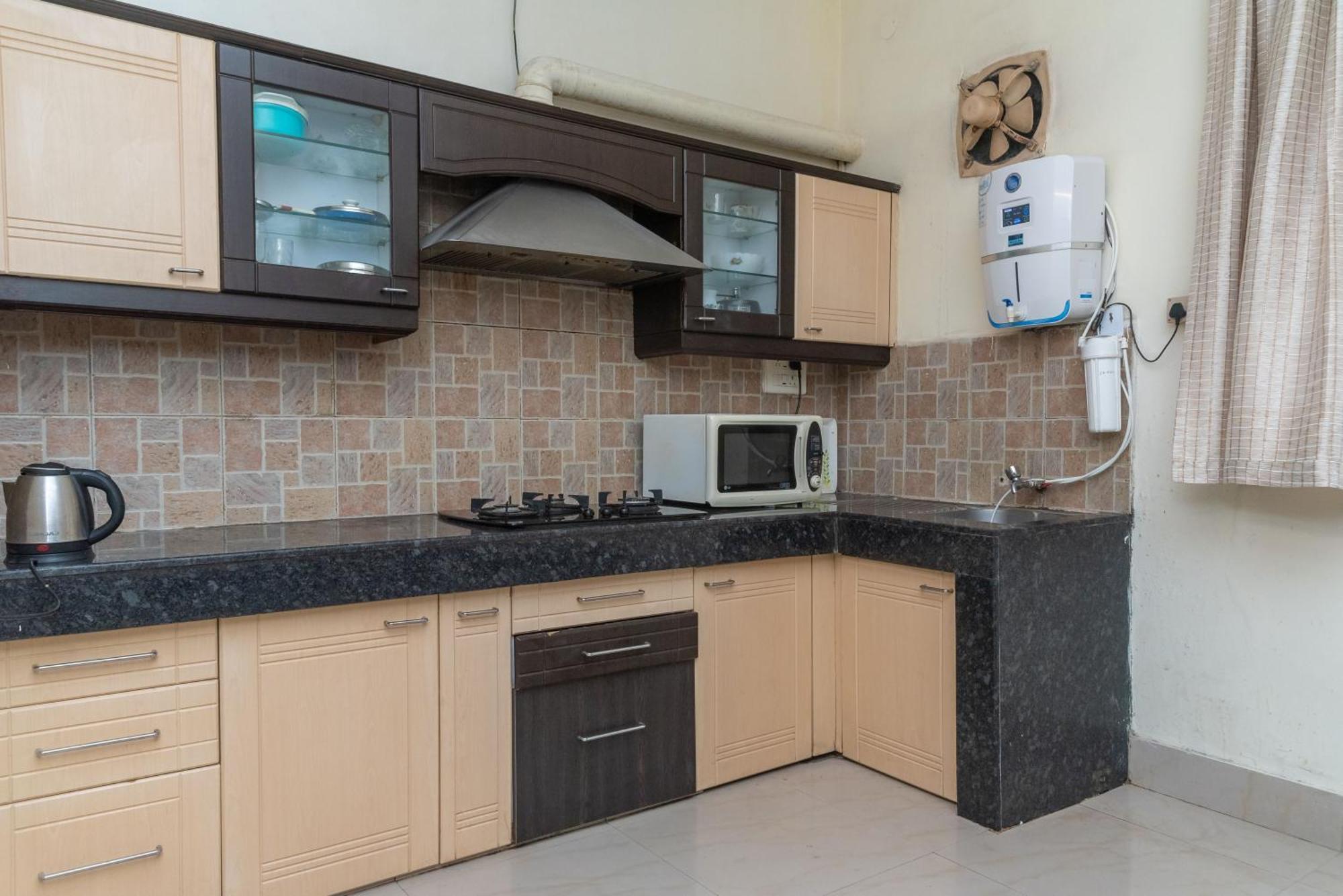 The Urban Grandeur 1 Bed and Breakfast Guwahati Exteriör bild
