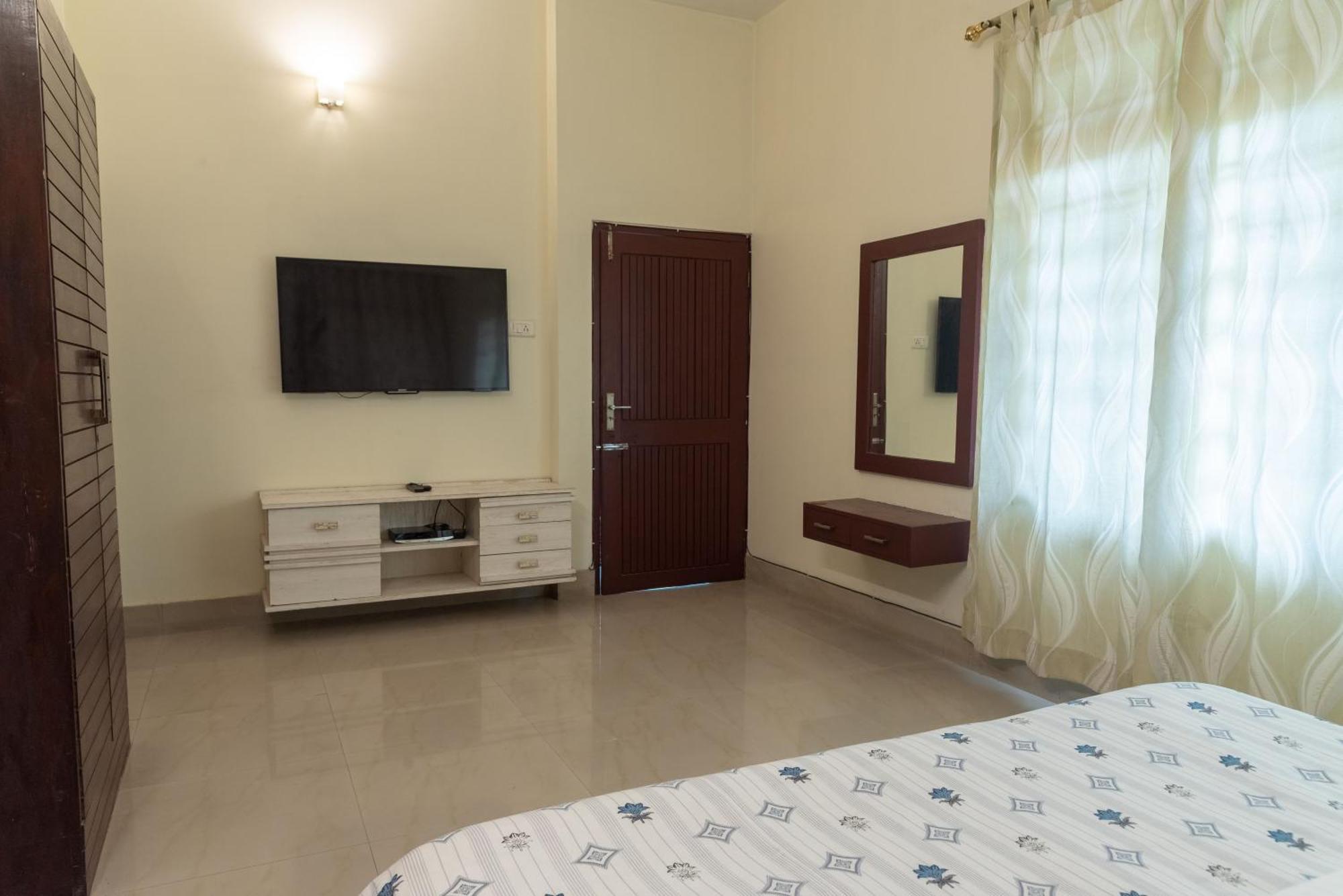 The Urban Grandeur 1 Bed and Breakfast Guwahati Exteriör bild