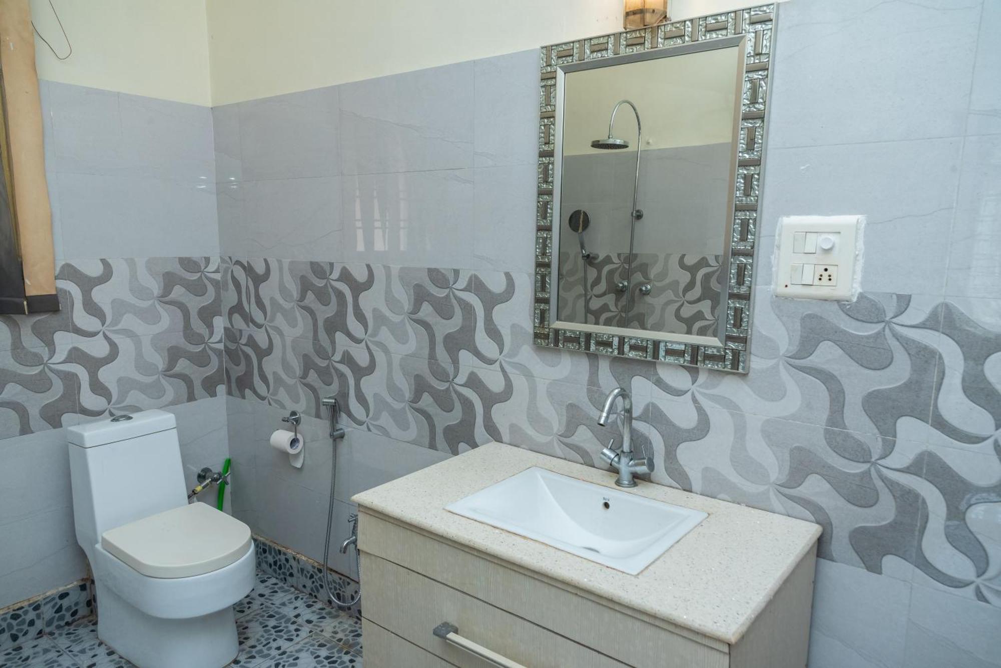 The Urban Grandeur 1 Bed and Breakfast Guwahati Exteriör bild